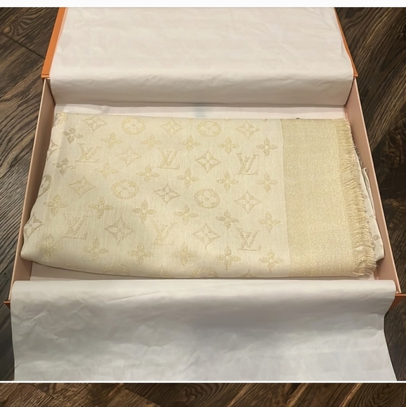 All new autentisk Louie Vitton skarf - Picture 3 of 5